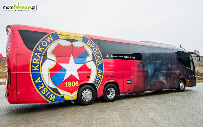 Były kapitan Wisły Kraków przekazuje autobus swojemu byłemu klubowi