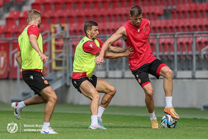 Nowy zawodnik Widzewa Łódź wykluczony z kadry treningowej na 2. kolejkę Ekstraklasy po poważnym urazie