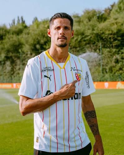 Dernière minute : Le vétéran du RC Lens Florian Sotoca prolonge son contrat jusqu’en 2027