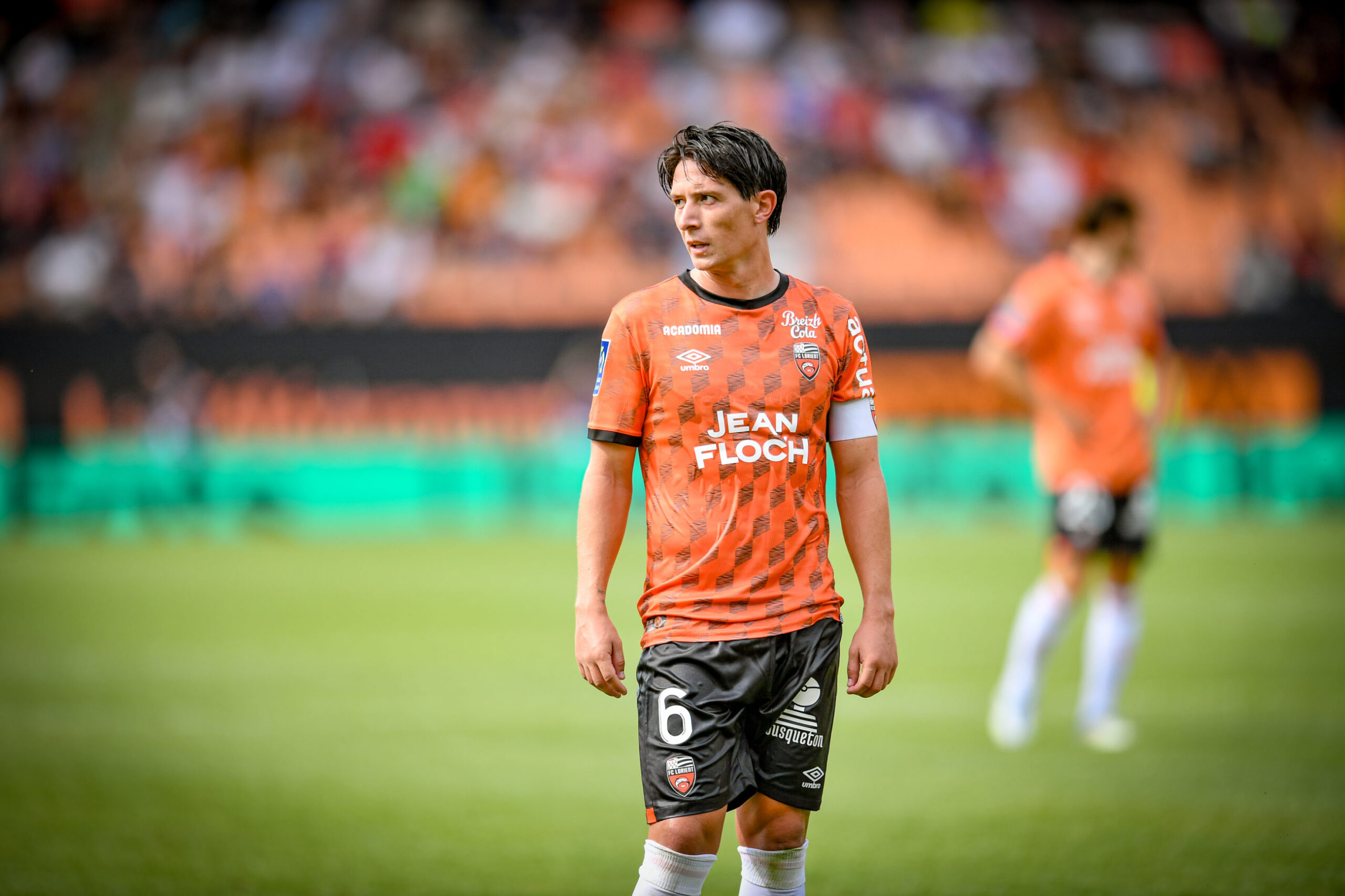 Le capitaine de Lorient fait face à un avenir incertain au milieu de rumeurs d’une enquête de la FIFA
