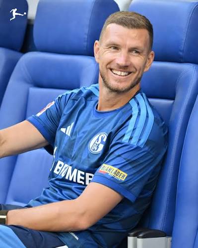 Schalke 04 steht vor Schock Edin Džeko soll vor Transferschluss gehen